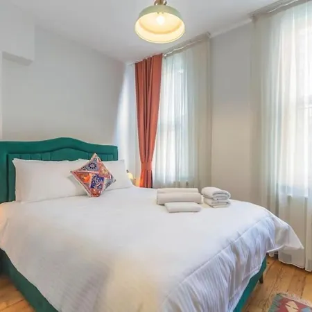 5br - 2ba In Cihangir - Near Istiklal & Taksim