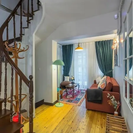 Apartment 5br - 2ba In Cihangir - Near Istiklal & Taksim