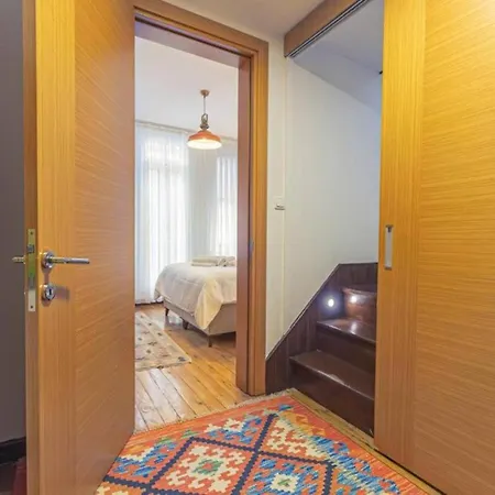 5br - 2ba In Cihangir - Near Istiklal & Taksim