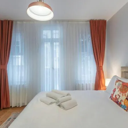 Apartment 5br - 2ba In Cihangir - Near Istiklal & Taksim