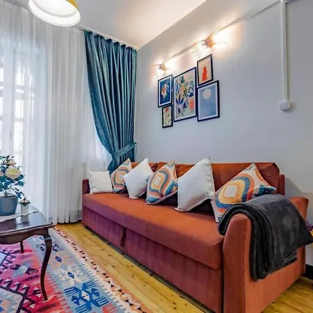 5br - 2ba In Cihangir - Near Istiklal & Taksim